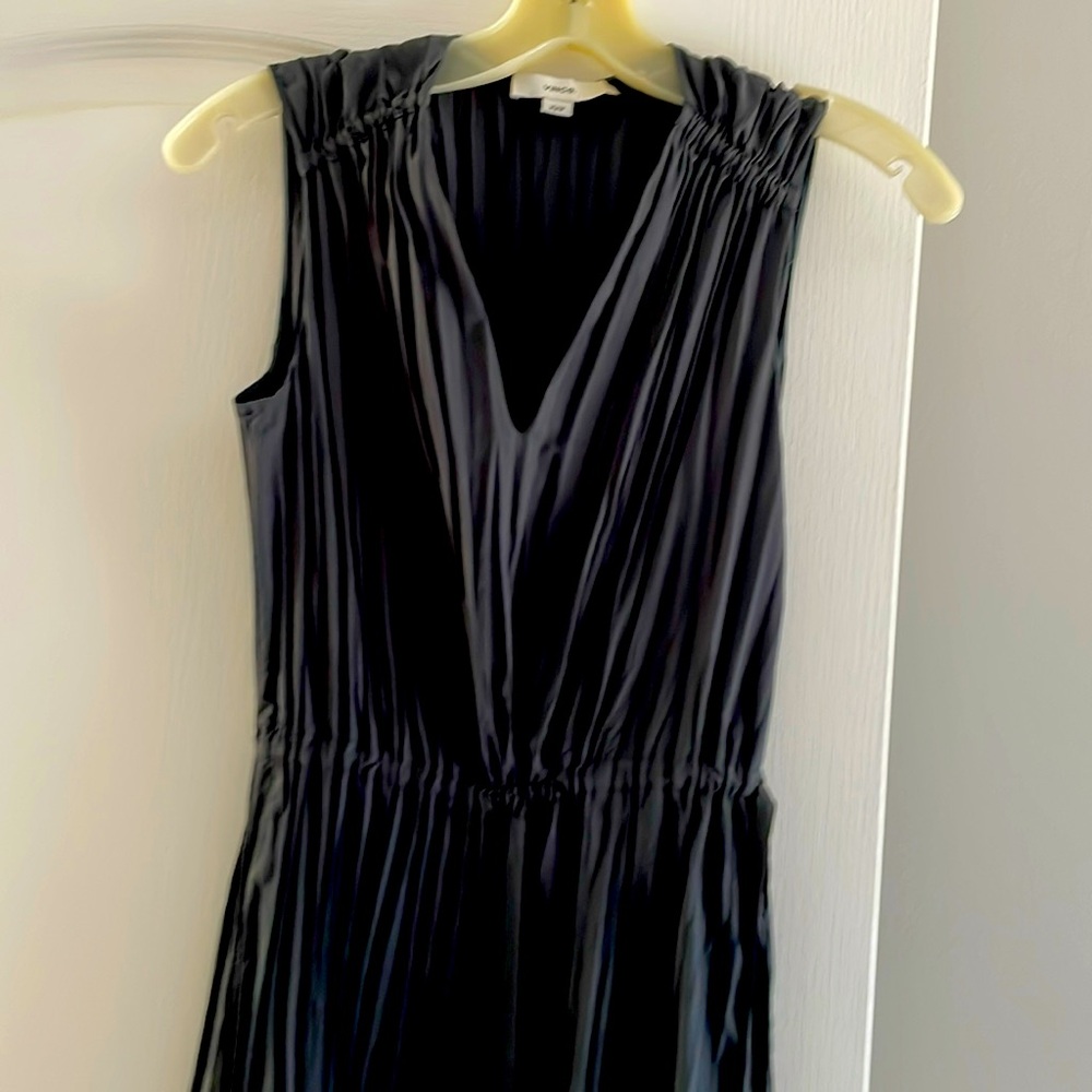 Vince grey midi dress good condition, side pockets
